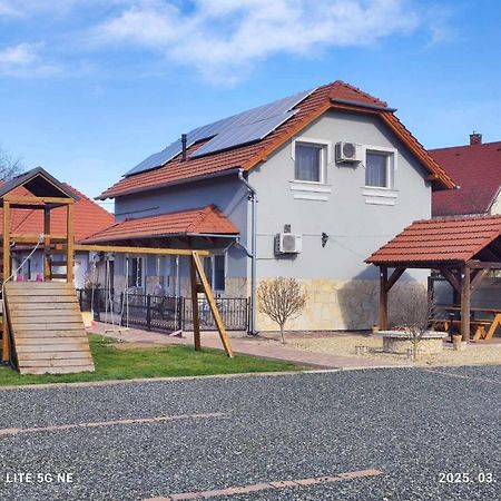 Aranyhal apartman Sarvar Bagian luar foto