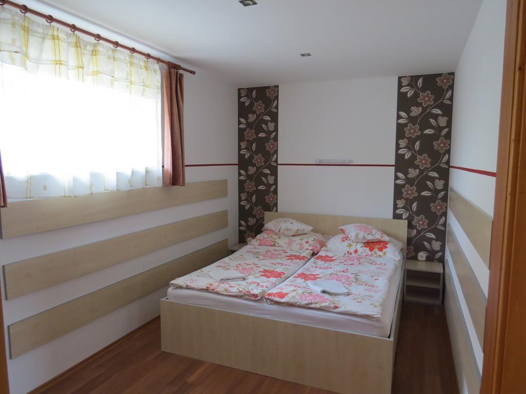 Aranyhal apartman Sarvar Ruang foto
