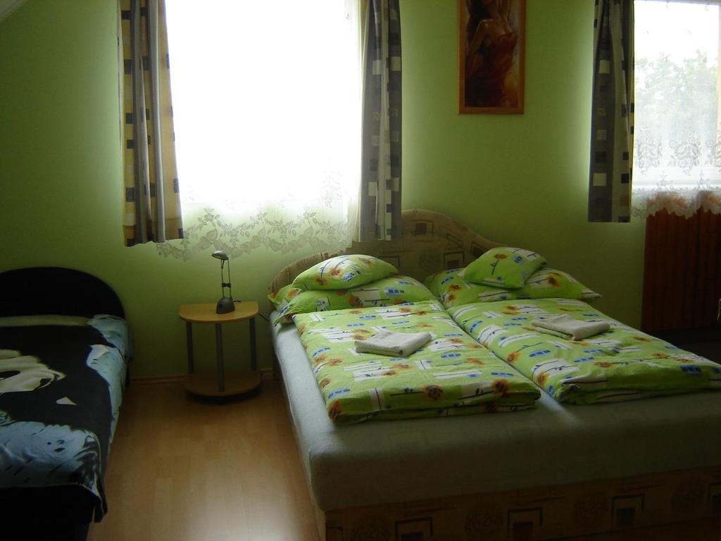 Aranyhal apartman Sarvar Ruang foto
